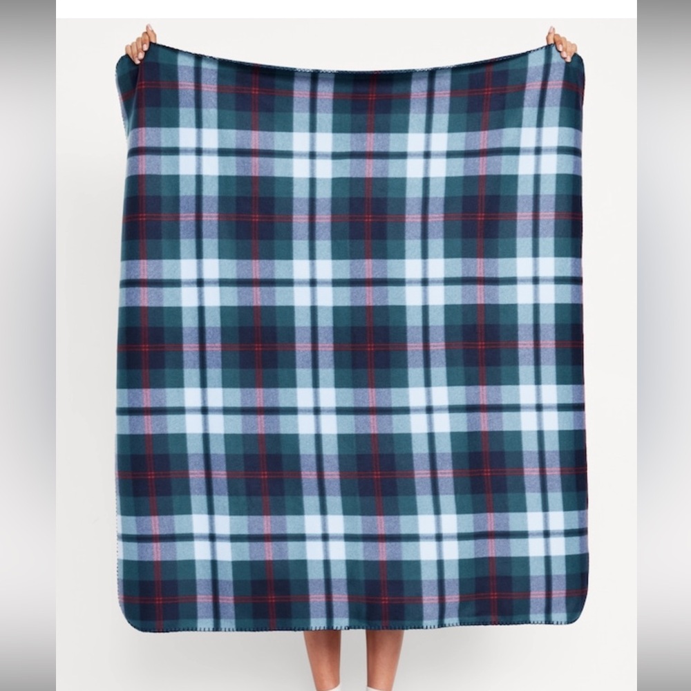 NWT Old Navy Cozy Fleece Blanket